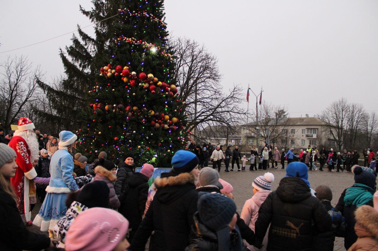 Праздничная атмосфера наполнила Троицкое! Праздничная атмосфера наполнила Троицкое!