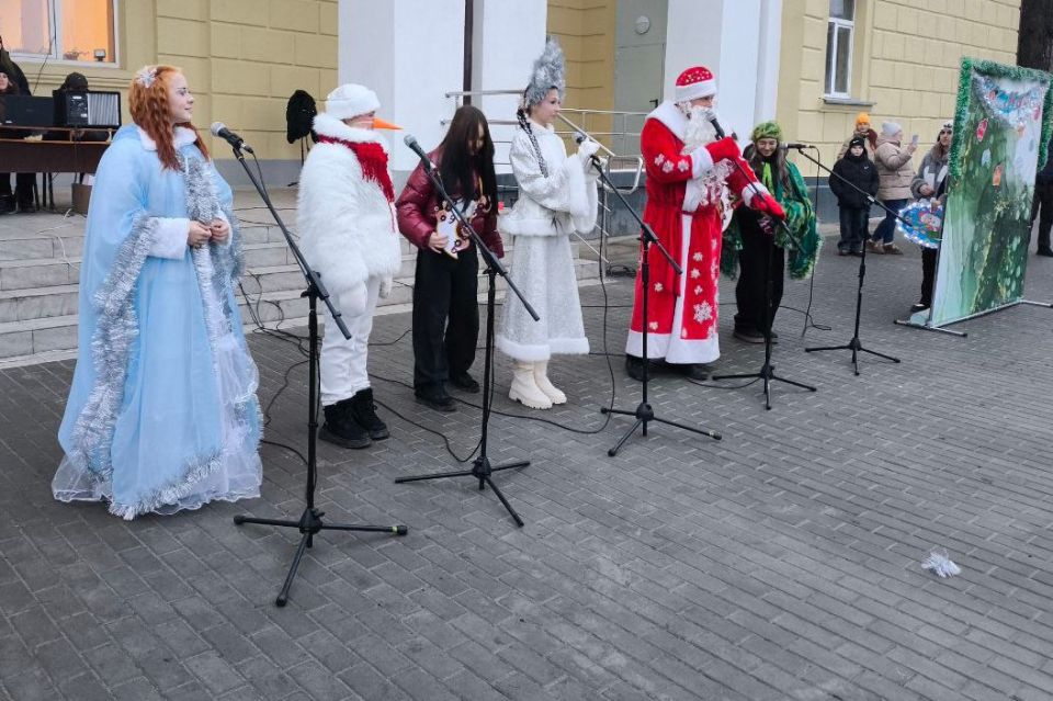 Открытие городской новогодней ёлки состоялось в г. Червонопартизанск Открытие городской новогодней ёлки состоялось в г. Червонопартизанск