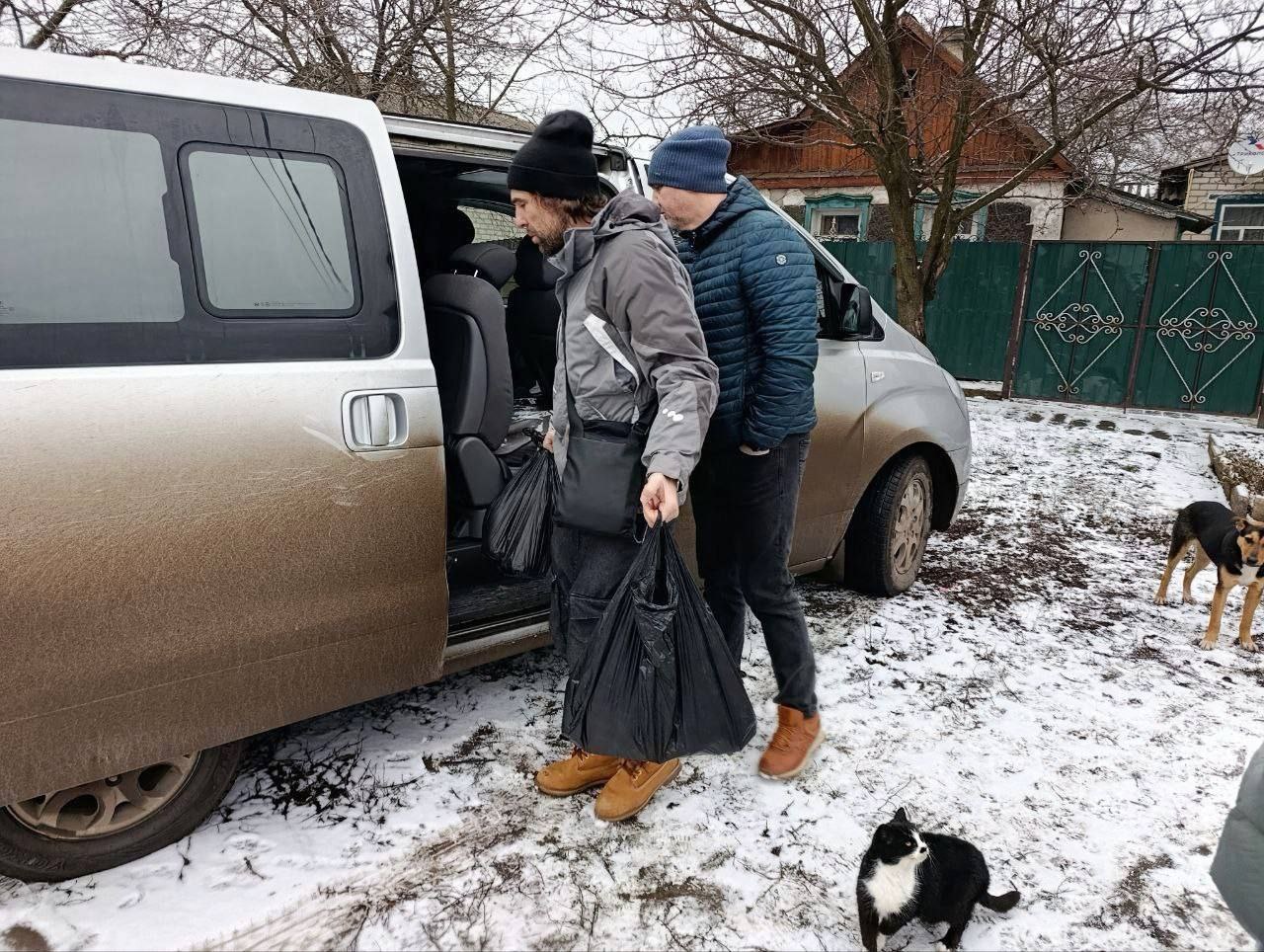 Сергей Колягин: В условиях непростой ситуации, сложившейся в Попасной, специалисты отдела по жизнеобеспечению данного населенного пункта на постоянной основе сотрудничают с различными благотворительными фондами... Сергей Колягин: В условиях непростой ситуации, сложившейся в Попасной, специалисты отдела по жизнеобеспечению данного населенного пункта на постоянной основе сотрудничают с различными благотворительными фондами...