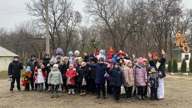 В пгт Бугаевка состоялось открытие поселковой елки В пгт Бугаевка состоялось открытие поселковой елки
