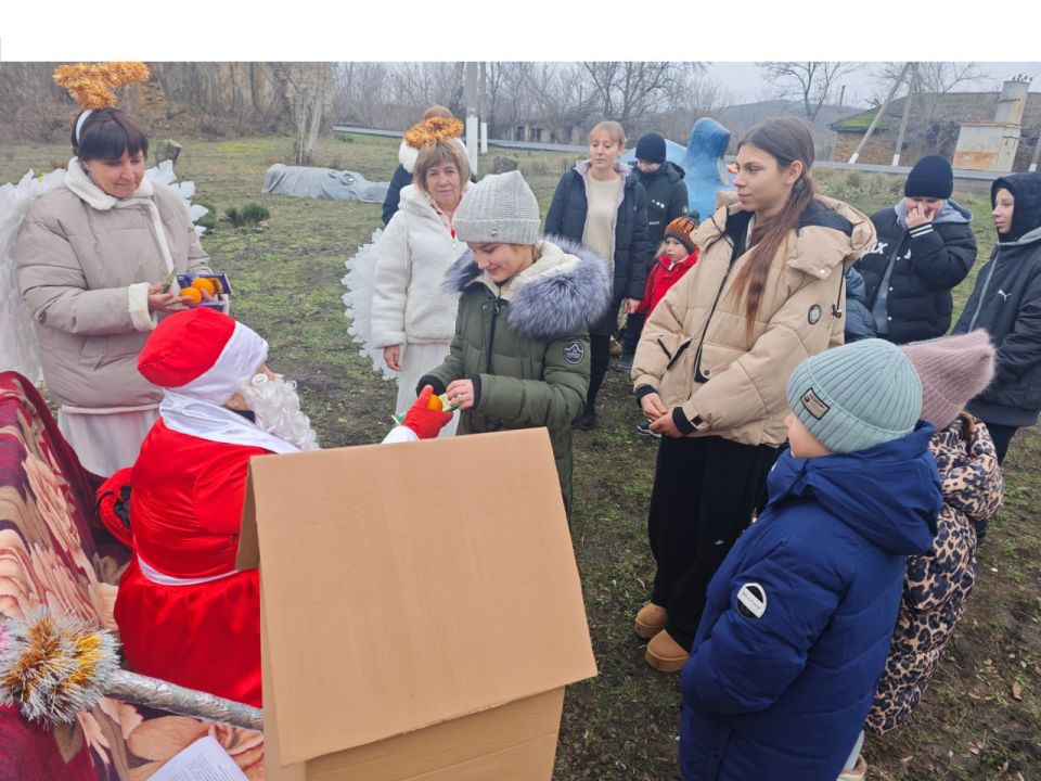 19 декабря, в светлый праздник Дня Николая Чудотворца, сотрудники Малоивановского Дома культуры совместно с заведующей библиотекой № 6 подготовили для ребят насыщенную и разнообразную поздравительную программу 19 декабря, в светлый праздник Дня Николая Чудотворца, сотрудники Малоивановского Дома культуры совместно с заведующей библиотекой № 6 подготовили для ребят насыщенную и разнообразную поздравительную программу