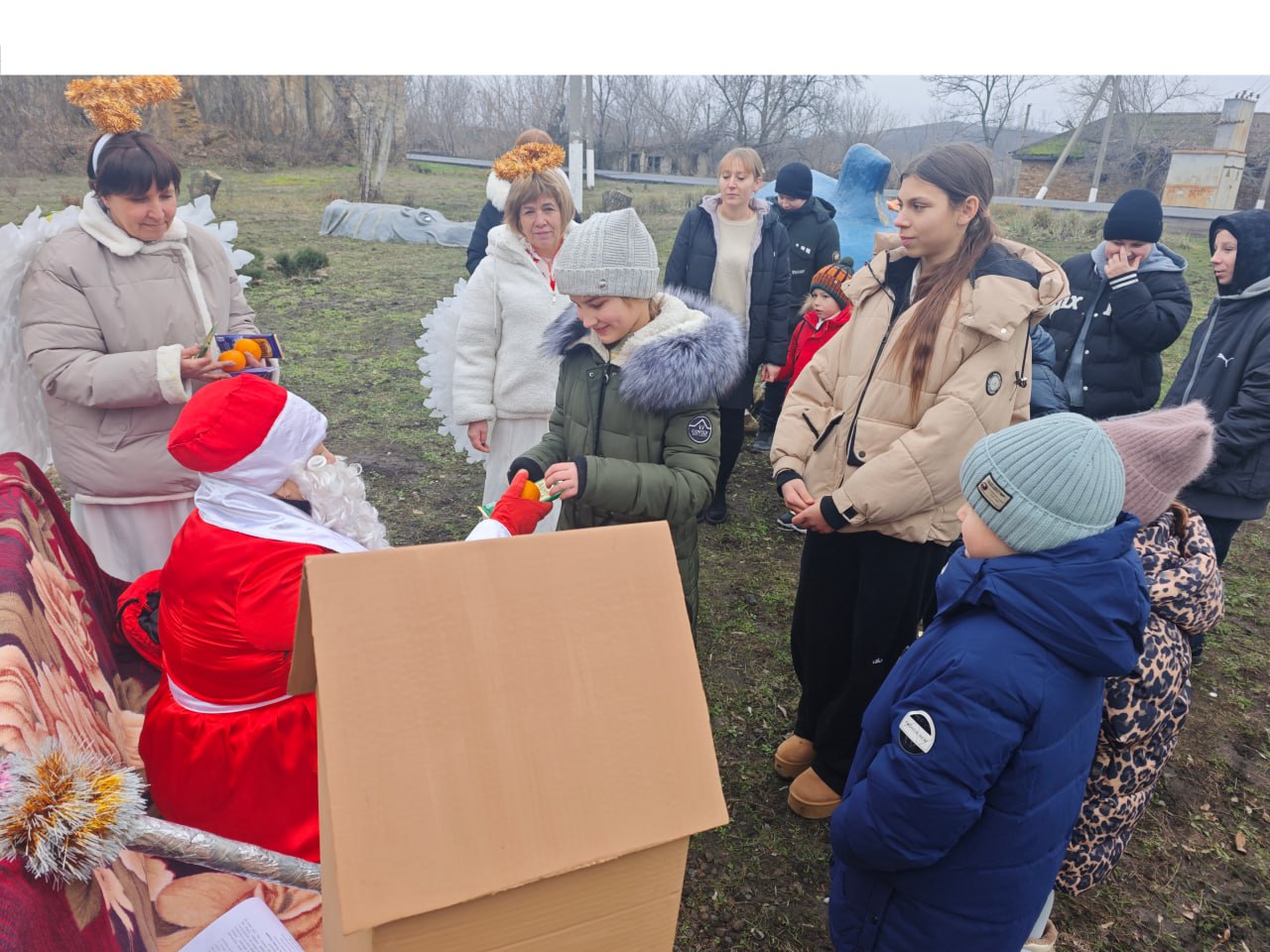 19 декабря, в светлый праздник Дня Николая Чудотворца, сотрудники Малоивановского Дома культуры совместно с заведующей библиотекой № 6 подготовили для ребят насыщенную и разнообразную поздравительную программу 19 декабря, в светлый праздник Дня Николая Чудотворца, сотрудники Малоивановского Дома культуры совместно с заведующей библиотекой № 6 подготовили для ребят насыщенную и разнообразную поздравительную программу