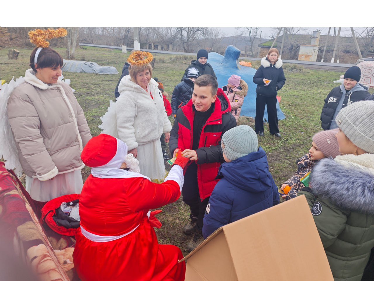 19 декабря, в светлый праздник Дня Николая Чудотворца, сотрудники Малоивановского Дома культуры совместно с заведующей библиотекой № 6 подготовили для ребят насыщенную и разнообразную поздравительную программу 19 декабря, в светлый праздник Дня Николая Чудотворца, сотрудники Малоивановского Дома культуры совместно с заведующей библиотекой № 6 подготовили для ребят насыщенную и разнообразную поздравительную программу