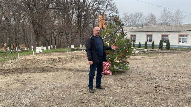 В пгт Бугаевка состоялось открытие поселковой елки В пгт Бугаевка состоялось открытие поселковой елки