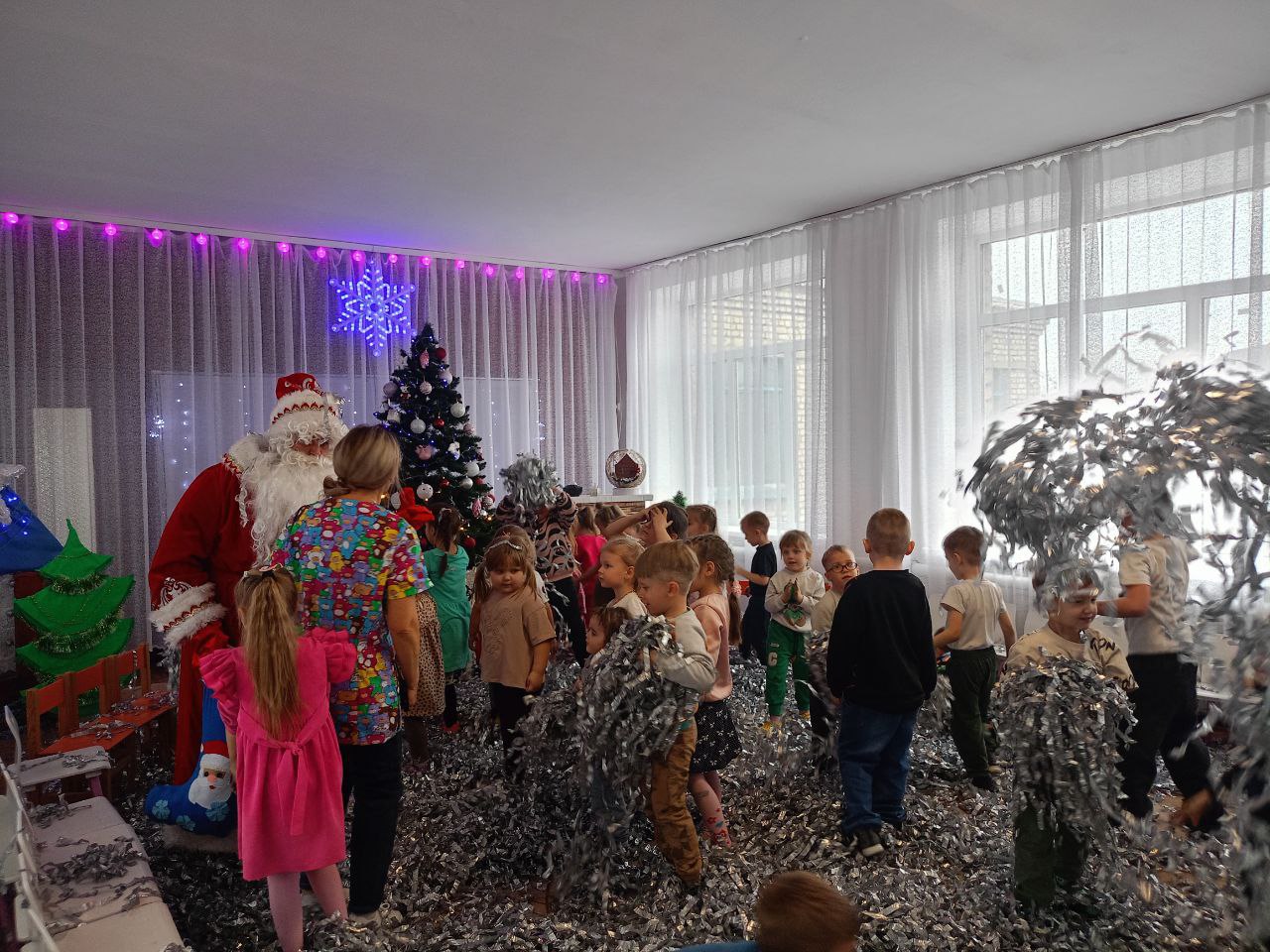 В детском саду "Огонек" состоялось серебряное шоу в День Николая Чудотворца В детском саду "Огонек" состоялось серебряное шоу в День Николая Чудотворца