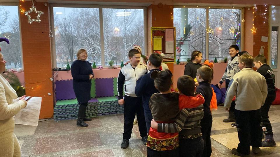 Друзья, это было волшебно! Вчера в нашем ДК села Чугинки мы всем миром зажгли огни на главной новогодней красавице! Друзья, это было волшебно! Вчера в нашем ДК села Чугинки мы всем миром зажгли огни на главной новогодней красавице!