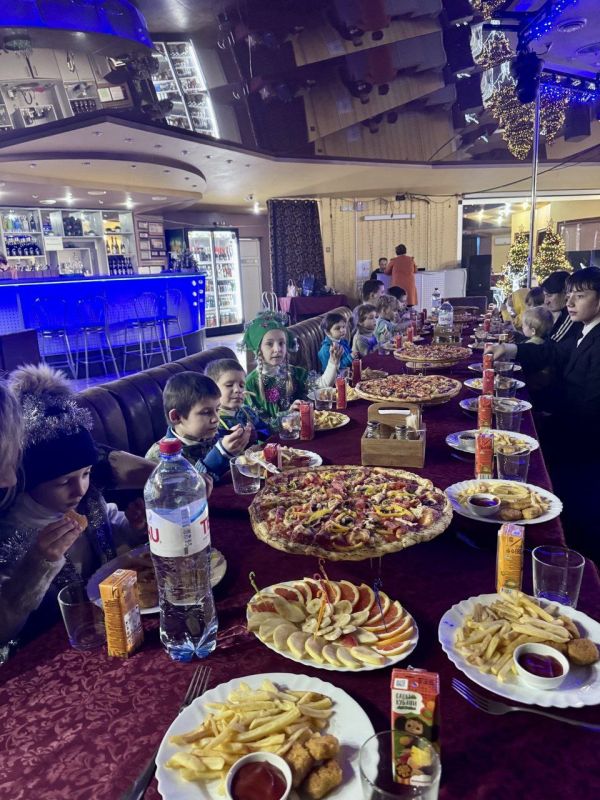 Ежегодно в декабре каждый из нас с трепетом и надеждой ожидает этот праздник - День Святителя Николая Чудотворца Ежегодно в декабре каждый из нас с трепетом и надеждой ожидает этот праздник - День Святителя Николая Чудотворца