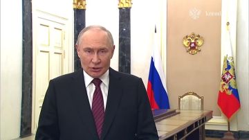 Президент России Владимир Путин поздравил сотрудников и ветеранов органов госбезопасности с профессиональным праздником: