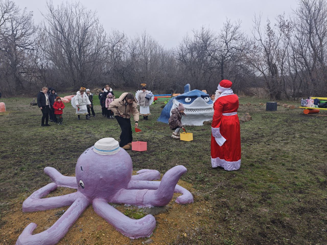 19 декабря, в светлый праздник Дня Николая Чудотворца, сотрудники Малоивановского Дома культуры совместно с заведующей библиотекой № 6 подготовили для ребят насыщенную и разнообразную поздравительную программу 19 декабря, в светлый праздник Дня Николая Чудотворца, сотрудники Малоивановского Дома культуры совместно с заведующей библиотекой № 6 подготовили для ребят насыщенную и разнообразную поздравительную программу