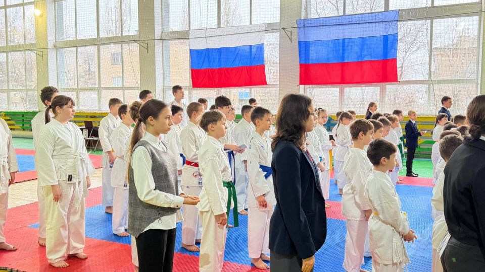 Сергей Козенко: В Краснодоне сегодня царят спортивный азарт и атмосфера дружбы Сергей Козенко: В Краснодоне сегодня царят спортивный азарт и атмосфера дружбы