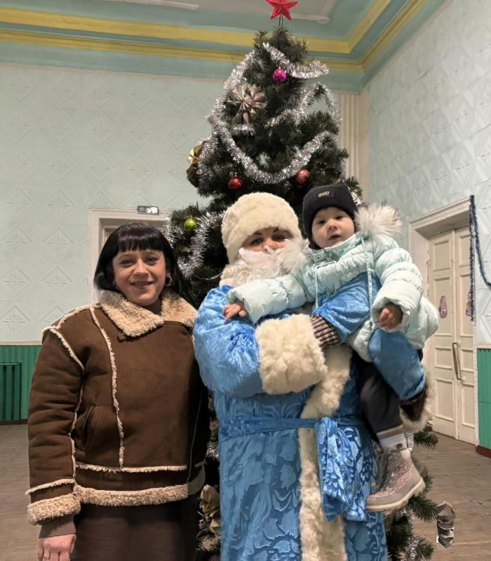 С 19 декабря на Краснодонщине началась выдача сладких новогодних подарков от Главы Луганской Народной Республики и Губернатора Тюменской области детям, которые не посещают образовательные учреждения С 19 декабря на Краснодонщине началась выдача сладких новогодних подарков от Главы Луганской Народной Республики и Губернатора Тюменской области детям, которые не посещают образовательные учреждения