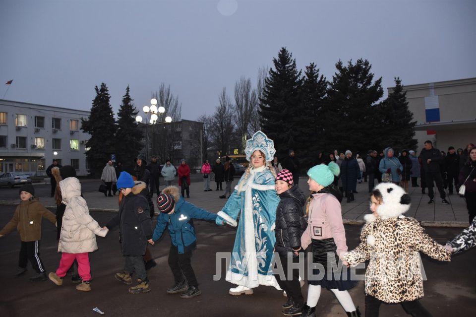 В Первомайске состоялось торжественное открытие главной новогодней елки муниципалитета В Первомайске состоялось торжественное открытие главной новогодней елки муниципалитета