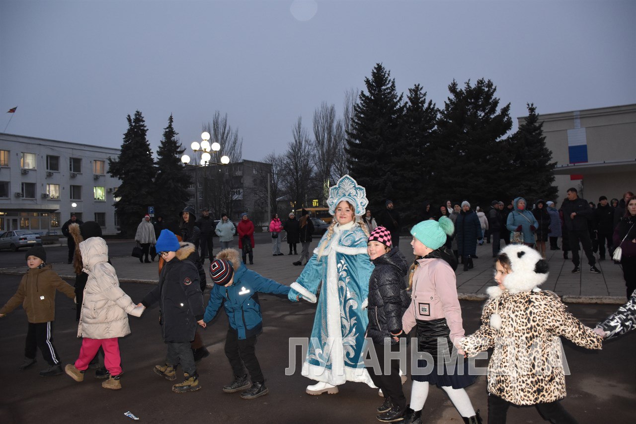 В Первомайске состоялось торжественное открытие главной новогодней елки муниципалитета В Первомайске состоялось торжественное открытие главной новогодней елки муниципалитета