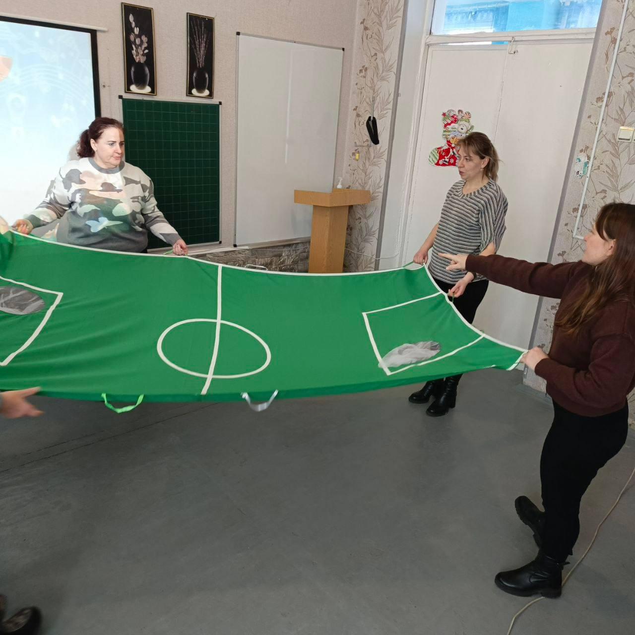 В Лисичанске состоялся семинар-практикум для инструкторов по физической культуре и музыкальных руководителей дошкольных учреждений, посвящённый игровым технологиям в работе с дошкольниками В Лисичанске состоялся семинар-практикум для инструкторов по физической культуре и музыкальных руководителей дошкольных учреждений, посвящённый игровым технологиям в работе с дошкольниками