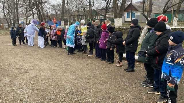 В пгт Бугаевка состоялось открытие поселковой елки В пгт Бугаевка состоялось открытие поселковой елки