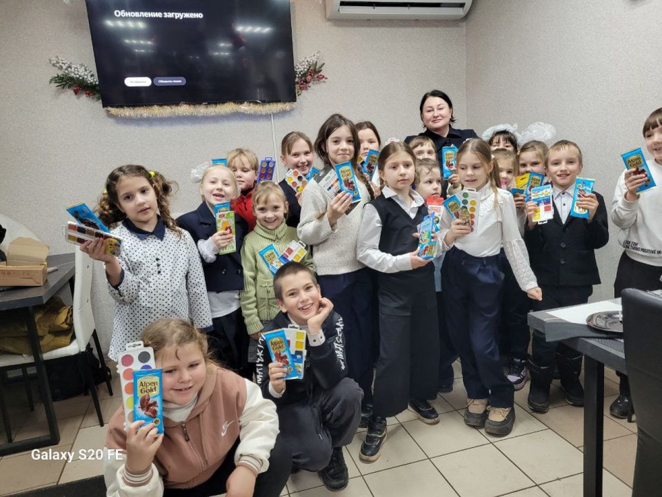 Ежегодно в декабре каждый из нас с трепетом и надеждой ожидает этот праздник - День Святителя Николая Чудотворца Ежегодно в декабре каждый из нас с трепетом и надеждой ожидает этот праздник - День Святителя Николая Чудотворца