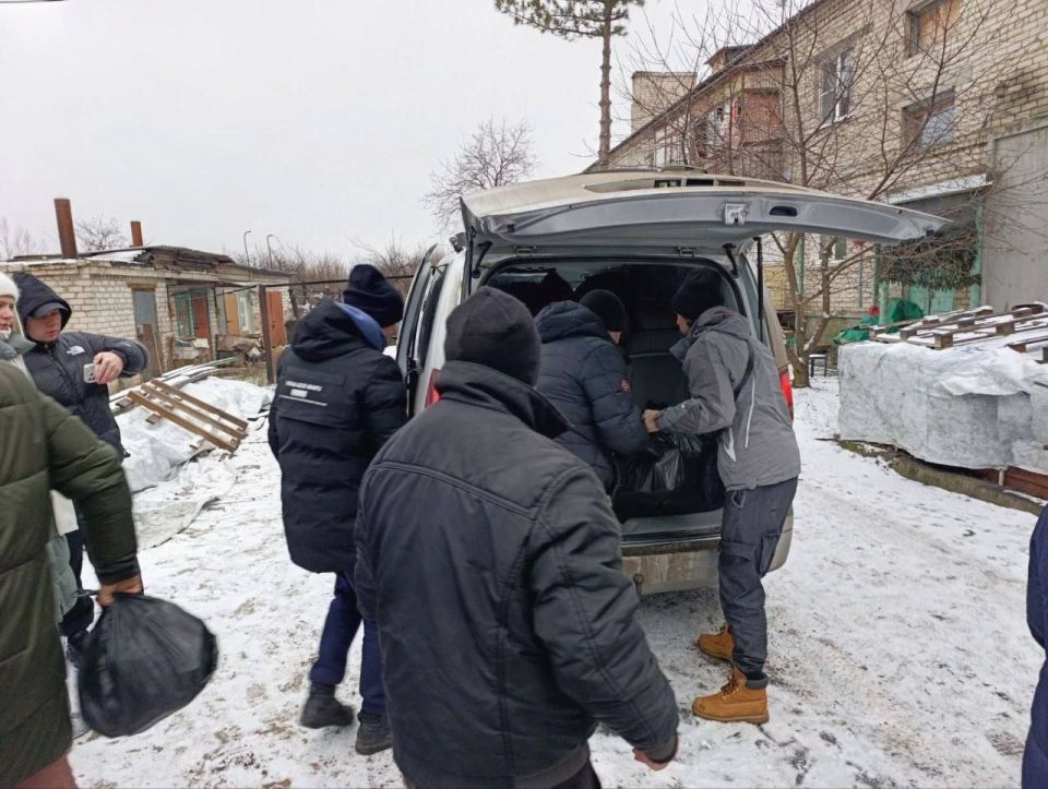 В условиях непростой ситуации, сложившейся в Попасной, специалисты отдела по жизнеобеспечению данного населенного пункта на постоянной основе сотрудничают с различными благотворительными фондами, организациями и меценатами... В условиях непростой ситуации, сложившейся в Попасной, специалисты отдела по жизнеобеспечению данного населенного пункта на постоянной основе сотрудничают с различными благотворительными фондами, организациями и меценатами...