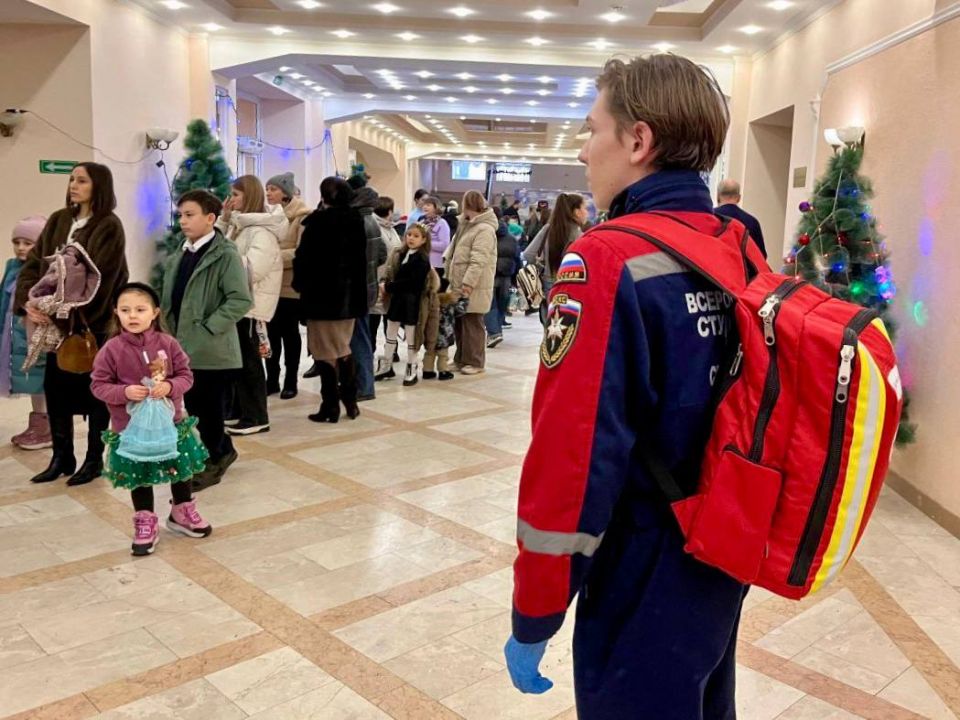 Новогоднее чудо под чутким присмотром Новогоднее чудо под чутким присмотром