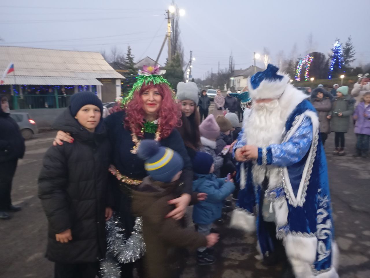 В пгт Городище прошло открытие новогодней елки и празднование Дня Николая Чудотворца В пгт Городище прошло открытие новогодней елки и празднование Дня Николая Чудотворца