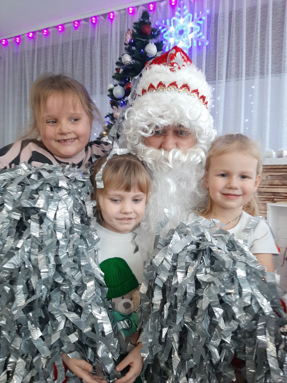 В детском саду "Огонек" состоялось серебряное шоу в День Николая Чудотворца В детском саду "Огонек" состоялось серебряное шоу в День Николая Чудотворца