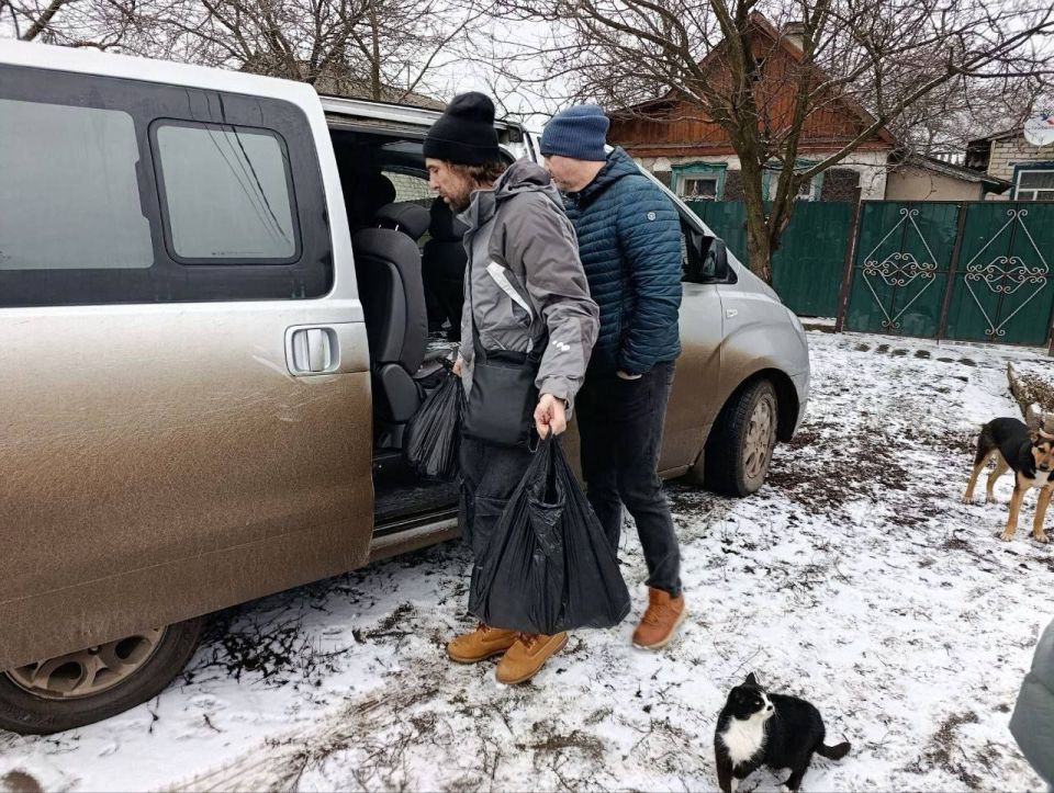 В условиях непростой ситуации, сложившейся в Попасной, специалисты отдела по жизнеобеспечению данного населенного пункта на постоянной основе сотрудничают с различными благотворительными фондами, организациями и меценатами... В условиях непростой ситуации, сложившейся в Попасной, специалисты отдела по жизнеобеспечению данного населенного пункта на постоянной основе сотрудничают с различными благотворительными фондами, организациями и меценатами...