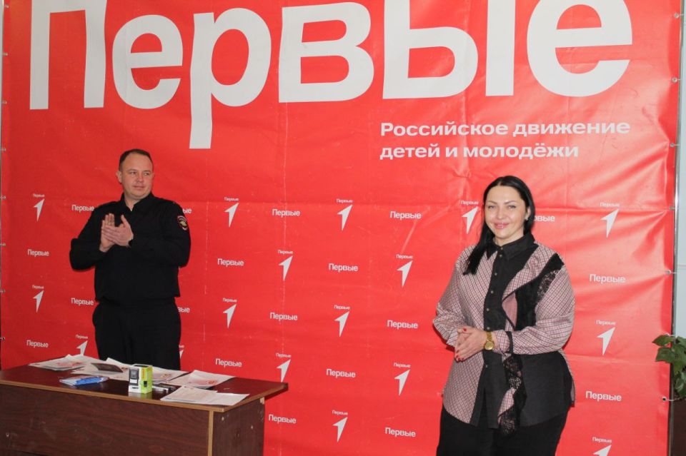 Юлия Кожухарь: В Новопскове прошла церемония вручения паспортов Российской Федерации Юлия Кожухарь: В Новопскове прошла церемония вручения паспортов Российской Федерации