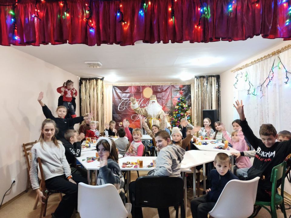 В Александропольском СДК ко Дню Св. Николая прошло яркое и увлекательное мероприятие - развлекательно-игровая программа "Снежные забавы" В Александропольском СДК ко Дню Св. Николая прошло яркое и увлекательное мероприятие - развлекательно-игровая программа "Снежные забавы"