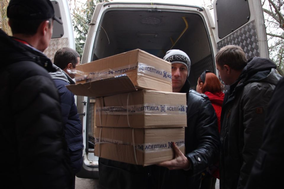 Ставропольские единороссы доставили гумпомощь военнослужащим в ЛНР Ставропольские единороссы доставили гумпомощь военнослужащим в ЛНР
