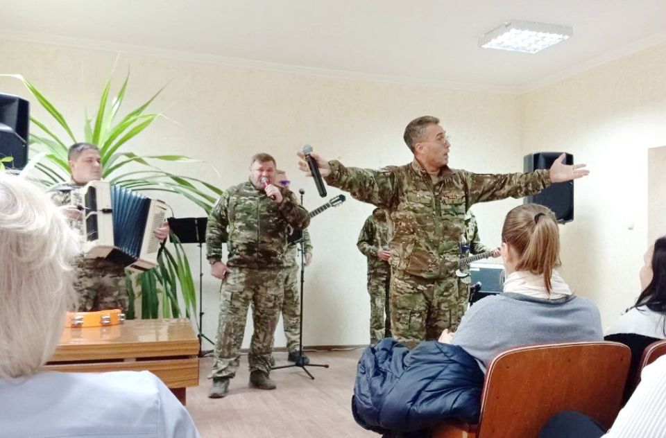 Луганской городской больнице № 1 прошел праздничный концерт Луганской городской больнице № 1 прошел праздничный концерт