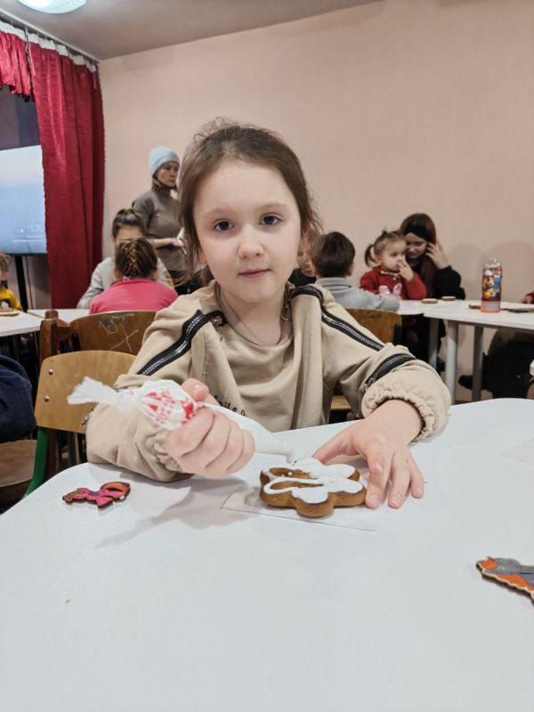 В Александропольском СДК ко Дню Св. Николая прошло яркое и увлекательное мероприятие - развлекательно-игровая программа "Снежные забавы" В Александропольском СДК ко Дню Св. Николая прошло яркое и увлекательное мероприятие - развлекательно-игровая программа "Снежные забавы"