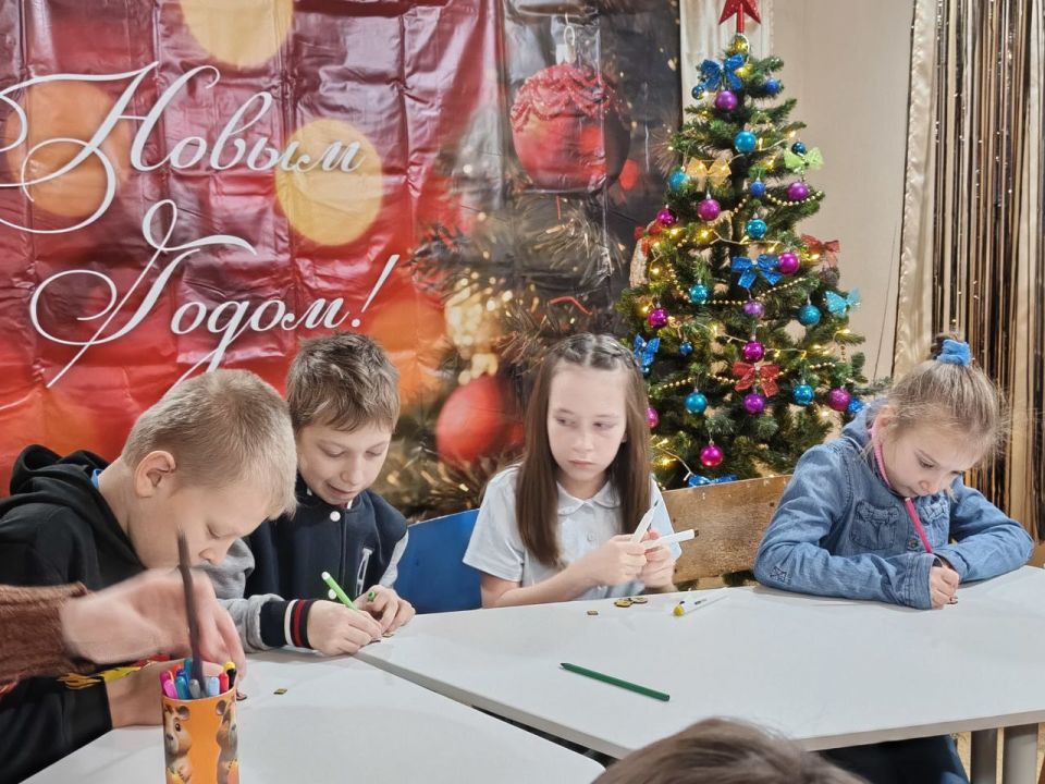 В Александропольском СДК ко Дню Св. Николая прошло яркое и увлекательное мероприятие - развлекательно-игровая программа "Снежные забавы" В Александропольском СДК ко Дню Св. Николая прошло яркое и увлекательное мероприятие - развлекательно-игровая программа "Снежные забавы"