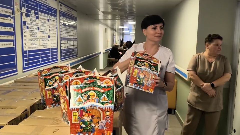 Ассоциация медицинских сестёр Тюменской области и женское движение «Единой России» передали новогодние подарки и игрушки краснодонским детям Ассоциация медицинских сестёр Тюменской области и женское движение «Единой России» передали новогодние подарки и игрушки краснодонским детям