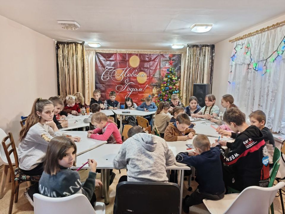 В Александропольском СДК ко Дню Св. Николая прошло яркое и увлекательное мероприятие - развлекательно-игровая программа "Снежные забавы" В Александропольском СДК ко Дню Св. Николая прошло яркое и увлекательное мероприятие - развлекательно-игровая программа "Снежные забавы"