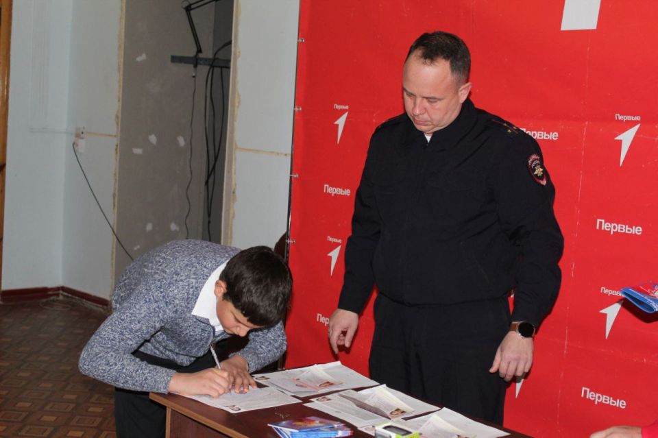 Юлия Кожухарь: В Новопскове прошла церемония вручения паспортов Российской Федерации Юлия Кожухарь: В Новопскове прошла церемония вручения паспортов Российской Федерации