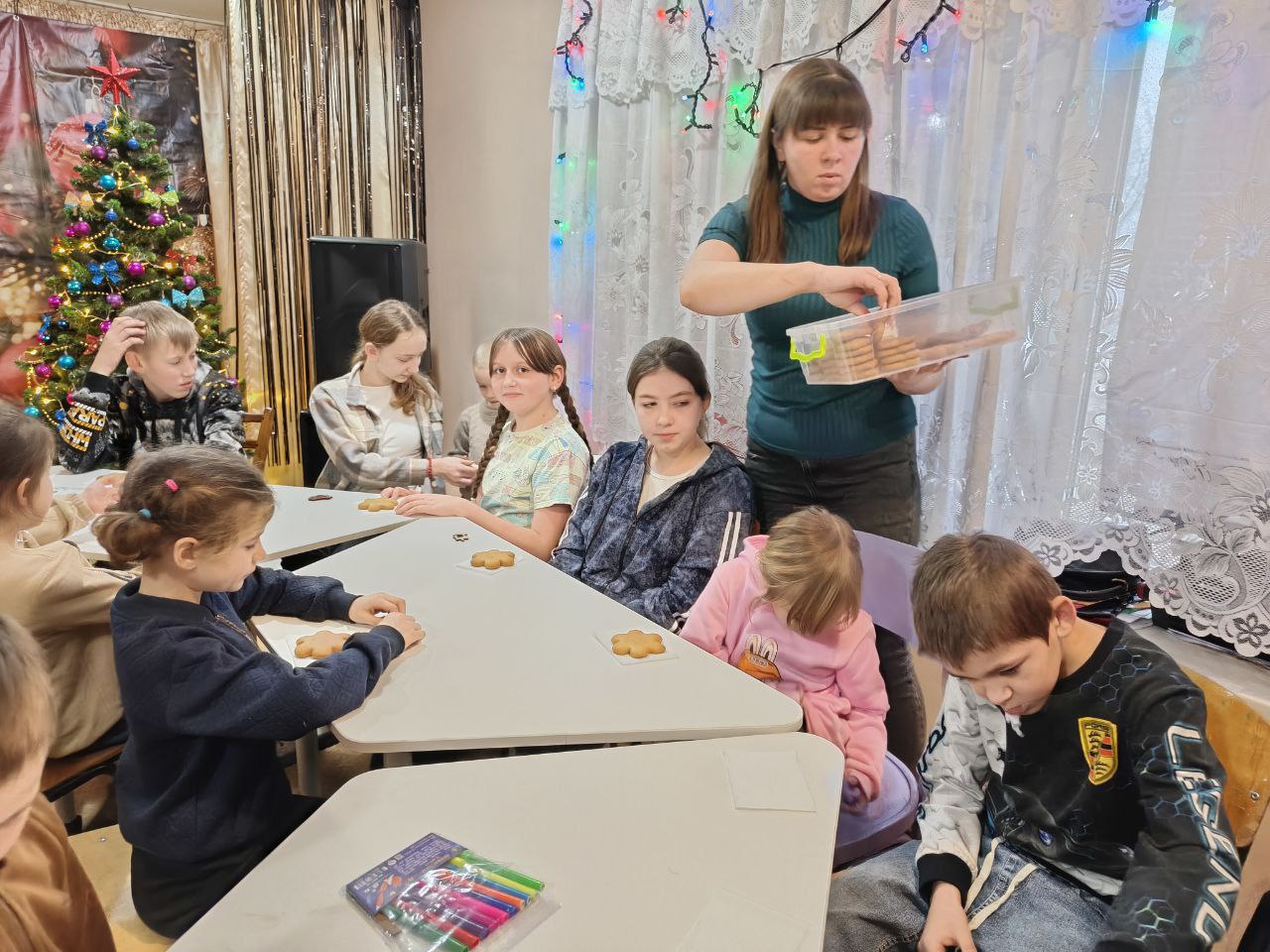В Александропольском СДК ко Дню Св. Николая прошло яркое и увлекательное мероприятие - развлекательно-игровая программа "Снежные забавы" В Александропольском СДК ко Дню Св. Николая прошло яркое и увлекательное мероприятие - развлекательно-игровая программа "Снежные забавы"