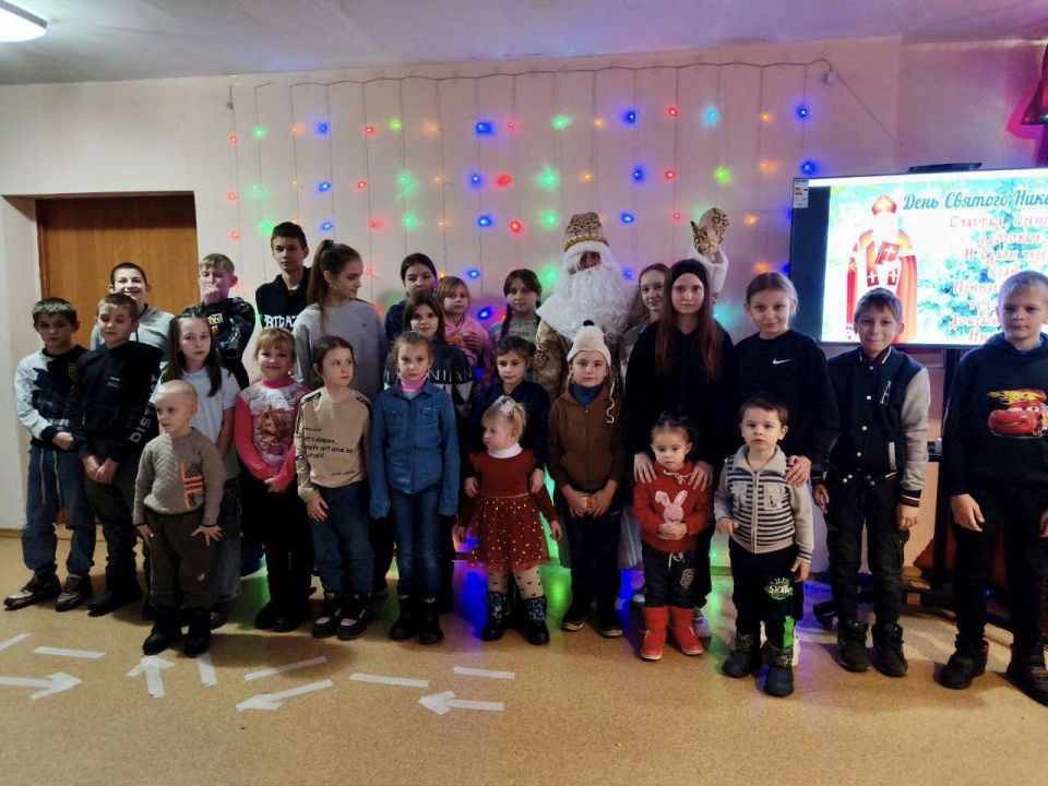 В Александропольском СДК ко Дню Св. Николая прошло яркое и увлекательное мероприятие - развлекательно-игровая программа "Снежные забавы" В Александропольском СДК ко Дню Св. Николая прошло яркое и увлекательное мероприятие - развлекательно-игровая программа "Снежные забавы"