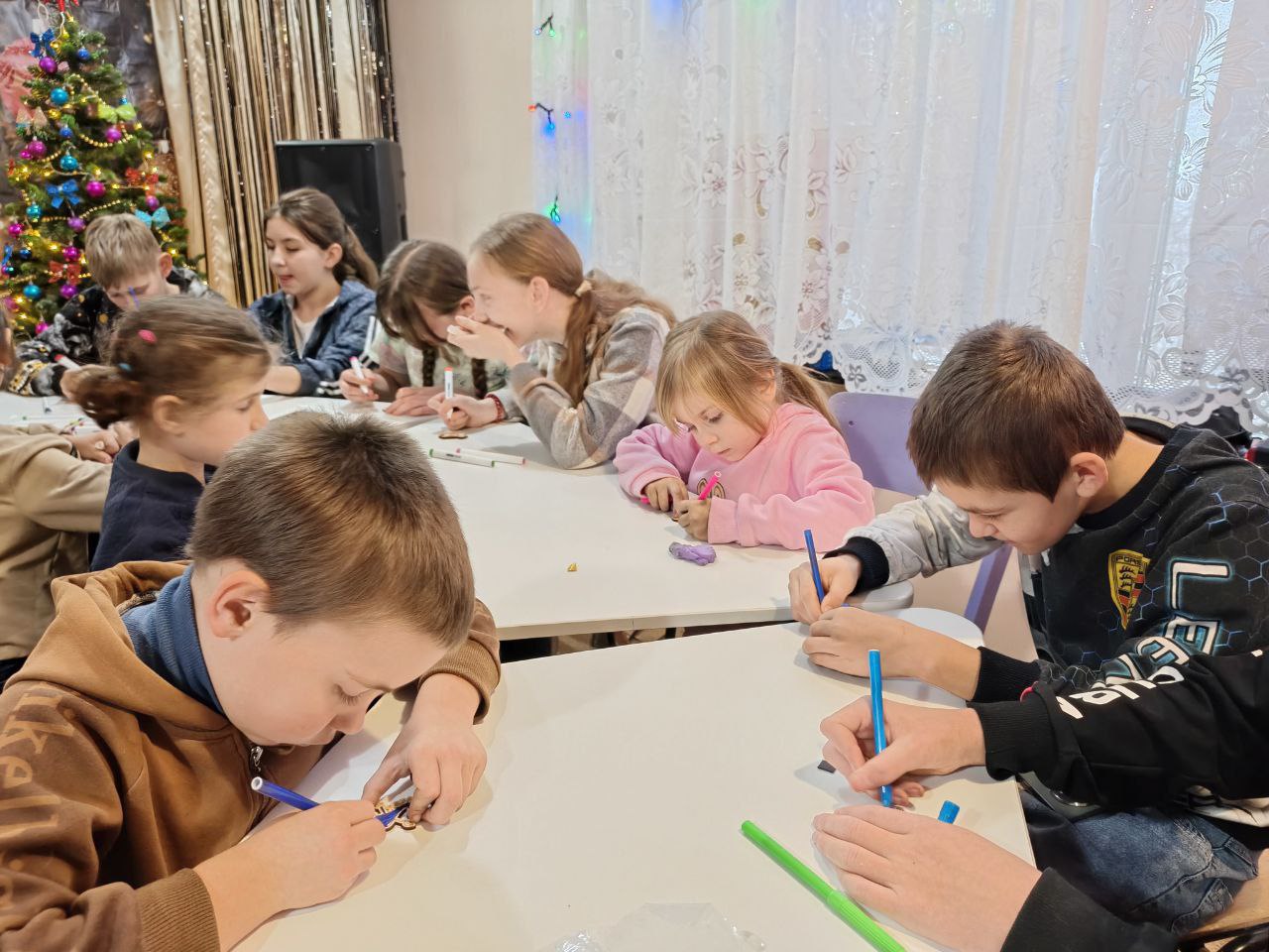 В Александропольском СДК ко Дню Св. Николая прошло яркое и увлекательное мероприятие - развлекательно-игровая программа "Снежные забавы"