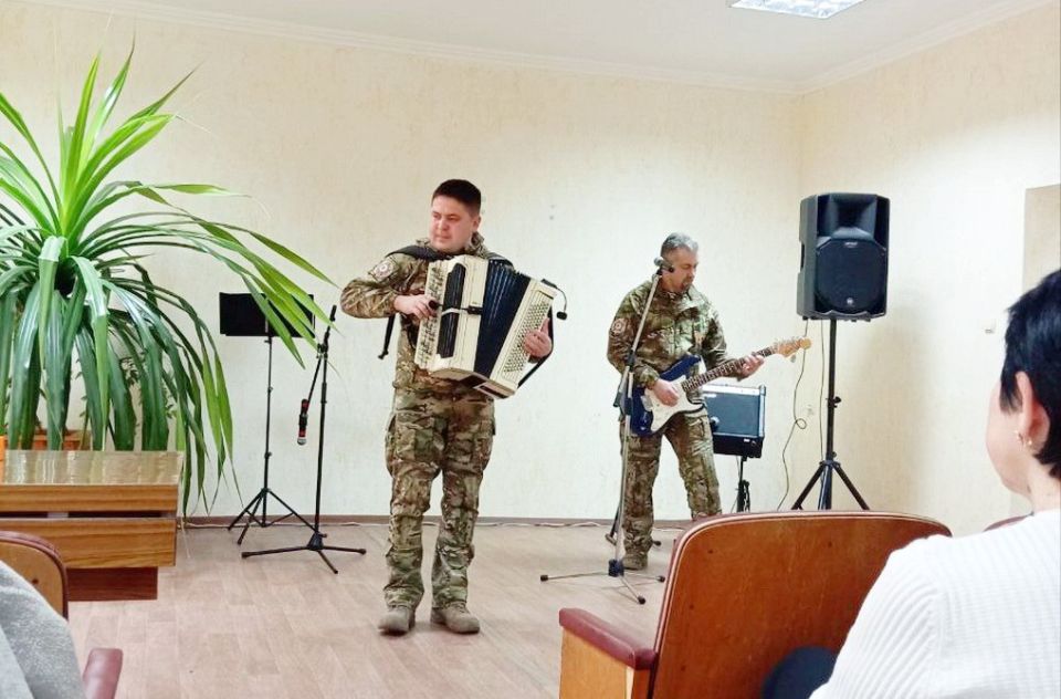 Луганской городской больнице № 1 прошел праздничный концерт Луганской городской больнице № 1 прошел праздничный концерт
