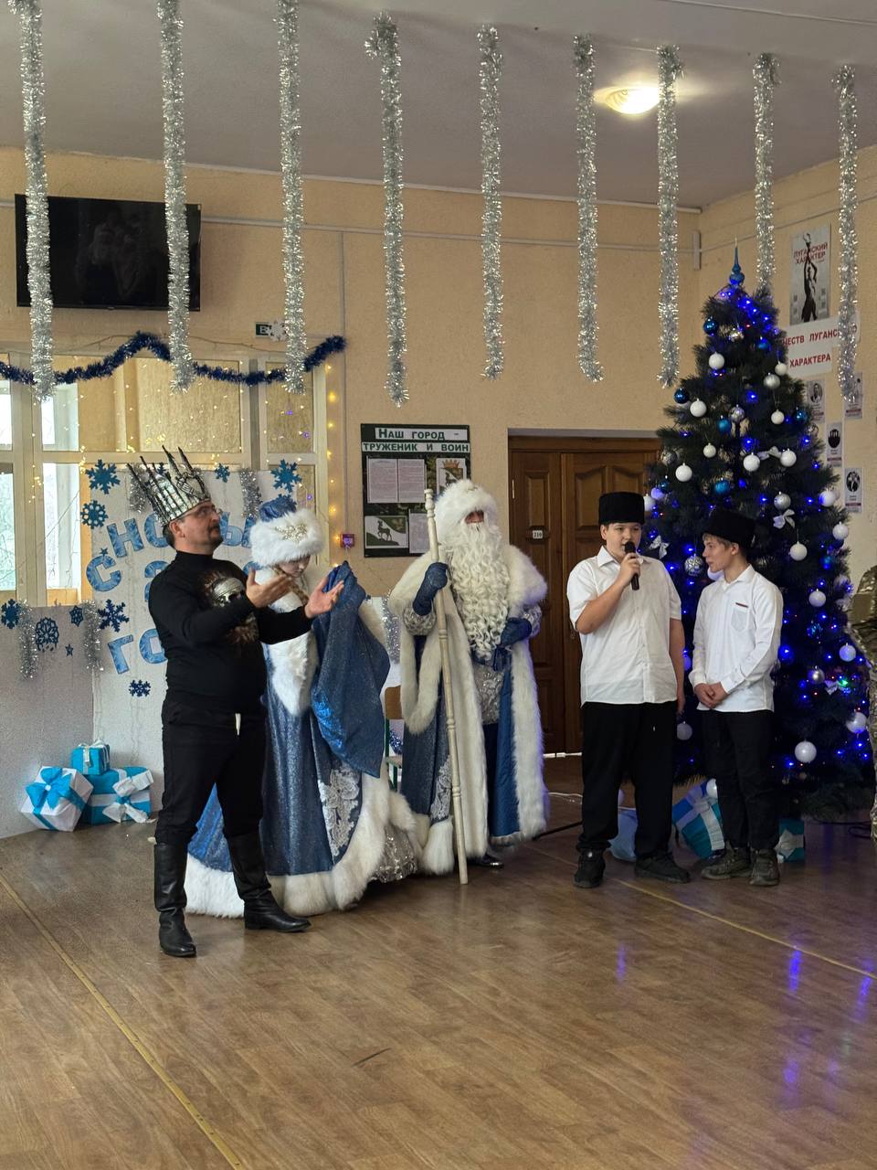 Вячеслав Третьяков: Атаман Станичного казачьего общества «Станица Кременная» Скрипник Андрей Викторович совместно с представителями Станичного казачьего общества Богородского городского округа Московской области во главе с... Вячеслав Третьяков: Атаман Станичного казачьего общества «Станица Кременная» Скрипник Андрей Викторович совместно с представителями Станичного казачьего общества Богородского городского округа Московской области во главе с...