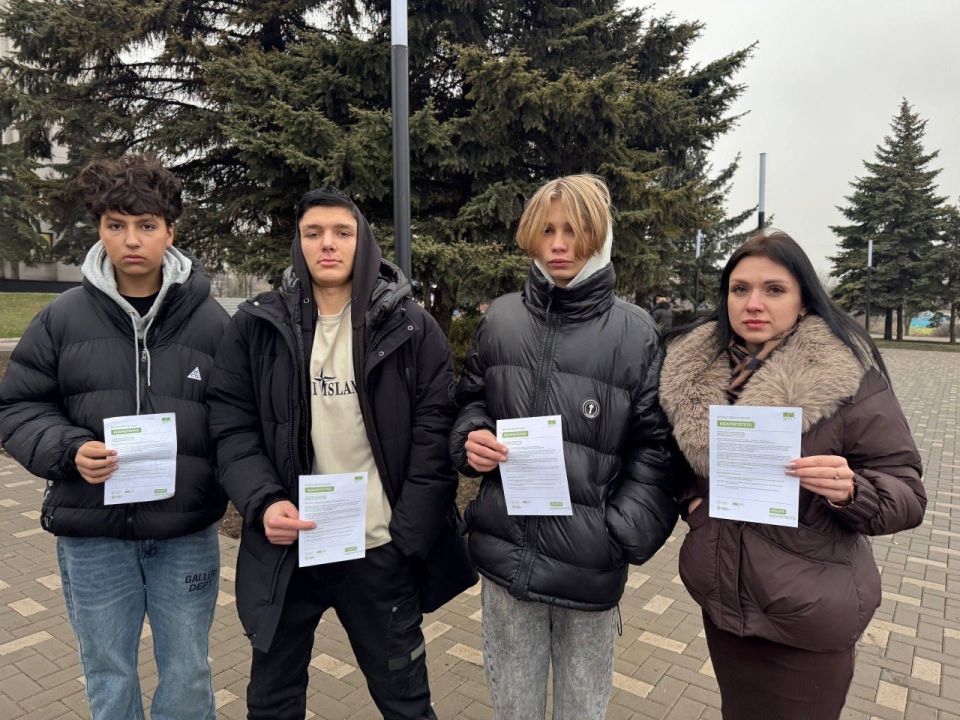 В Алчевске прошла уличная акция «Дарю Тепло» В Алчевске прошла уличная акция «Дарю Тепло»
