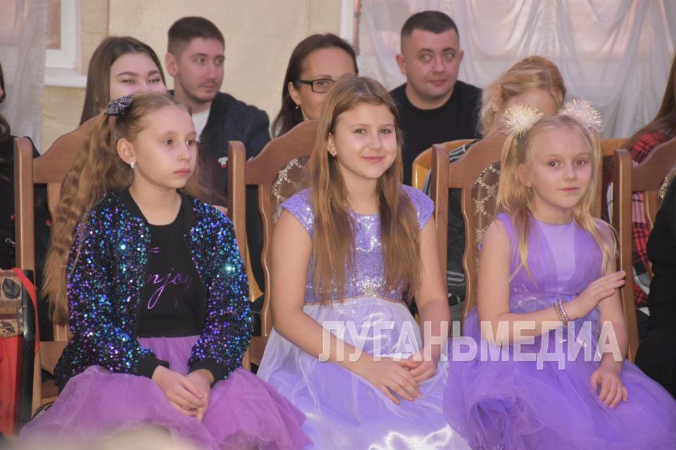 В Стаханове прошел заключительный показ предновогоднего спектакля «Фабрика игрушек» В Стаханове прошел заключительный показ предновогоднего спектакля «Фабрика игрушек»