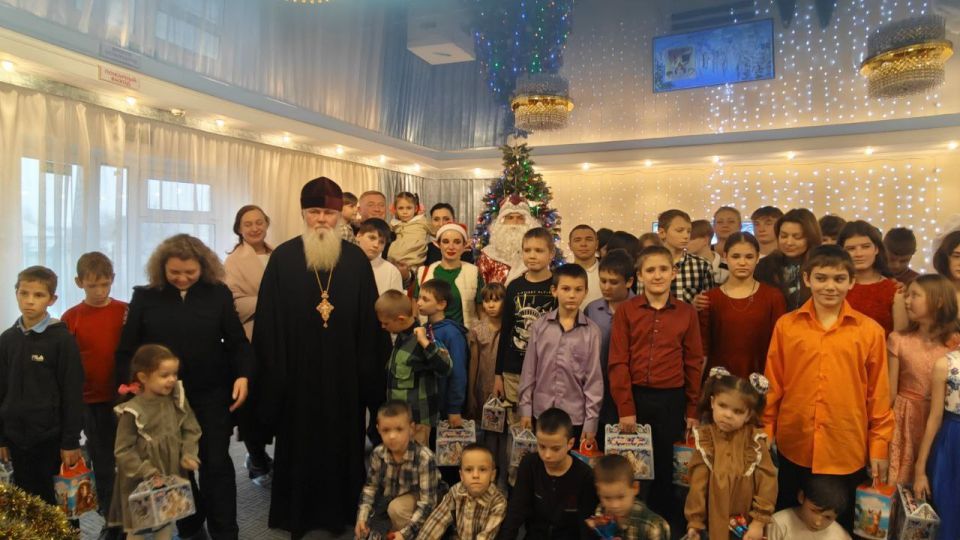 «Единая Россия» поздравляет детей ЛНР с новогодними праздниками «Единая Россия» поздравляет детей ЛНР с новогодними праздниками