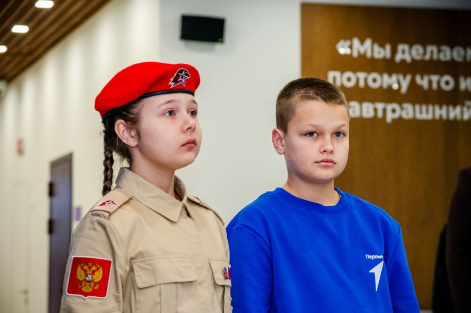 Леонид Пасечник дал старт новогодней акции «Елка желаний» в ЛНР Леонид Пасечник дал старт новогодней акции «Елка желаний» в ЛНР