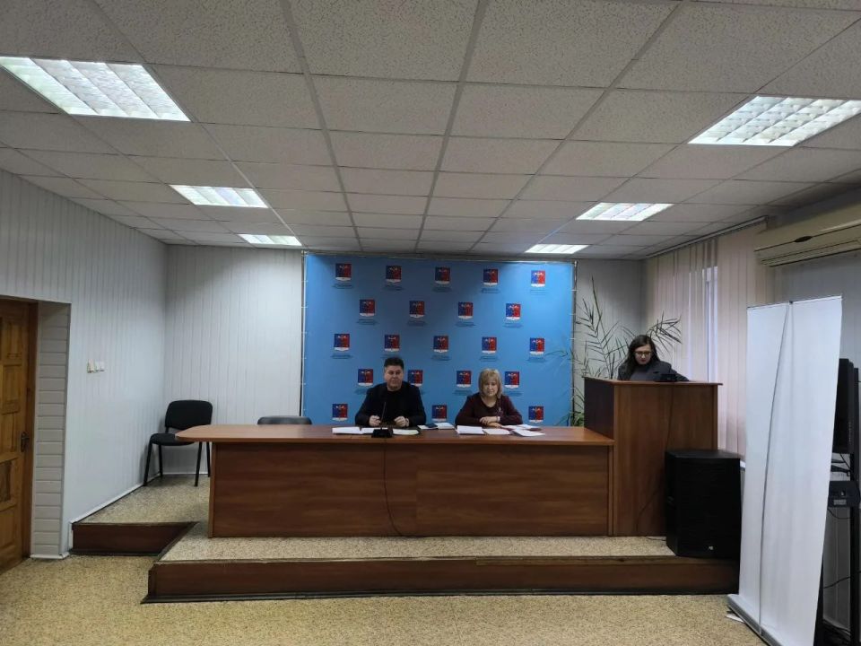 Альберт Зинченко: Сегодня совместно с председателем Совета Станично-Луганского муниципального округа Татьяной Пономаревой провели аппаратное совещание с руководителями структурных подразделений, учреждений и предприятий... Альберт Зинченко: Сегодня совместно с председателем Совета Станично-Луганского муниципального округа Татьяной Пономаревой провели аппаратное совещание с руководителями структурных подразделений, учреждений и предприятий...