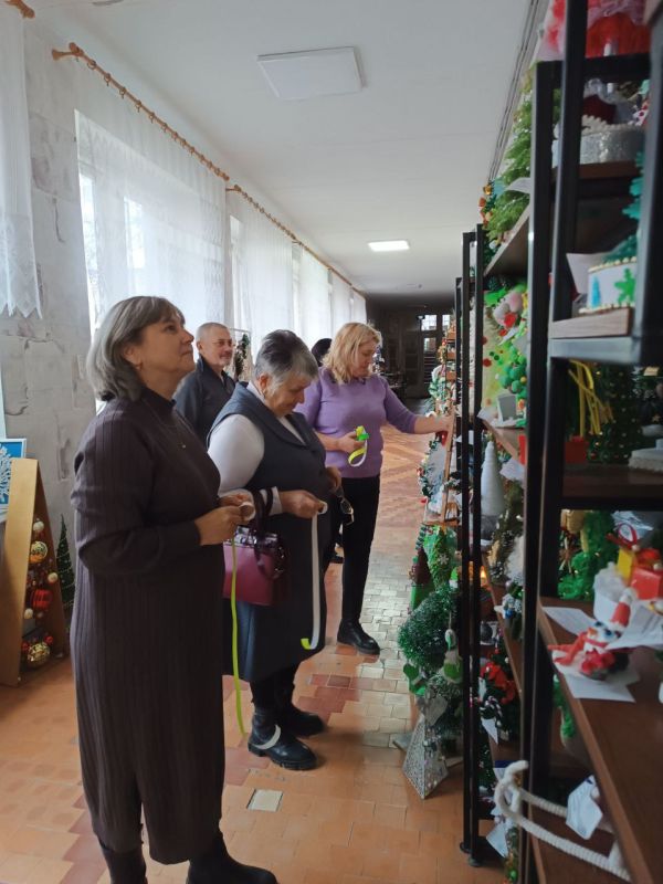 В Республиканском центре туризма, экологии и краеведения «Возрождение» состоялось подведение итогов конкурса-выставки «Сохраним живую Ель!» В Республиканском центре туризма, экологии и краеведения «Возрождение» состоялось подведение итогов конкурса-выставки «Сохраним живую Ель!»