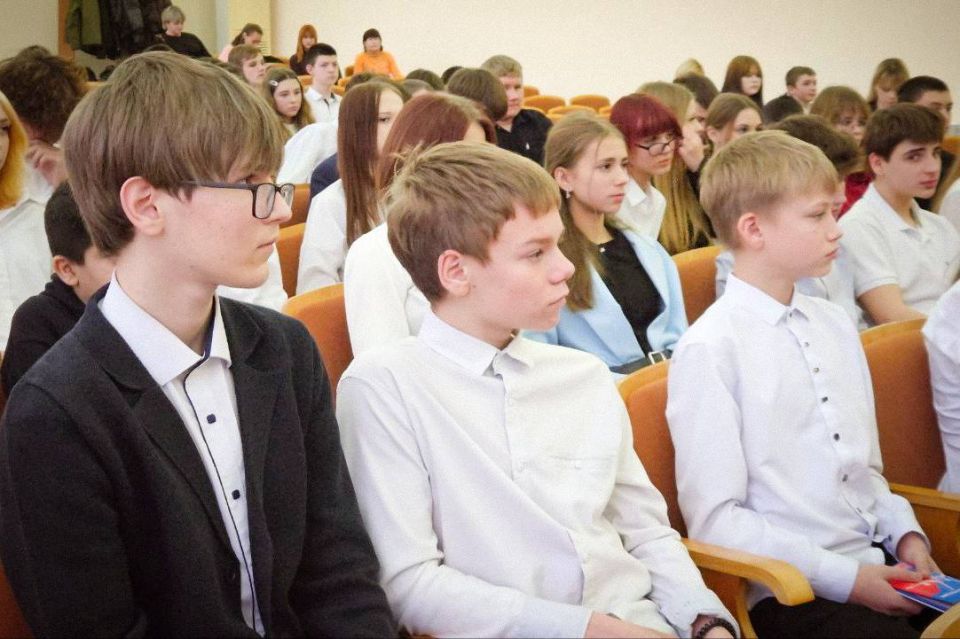Нужно быть в контакте с молодёжью, – Владимир Путин, Президент России Нужно быть в контакте с молодёжью, – Владимир Путин, Президент России