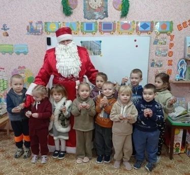 В День памяти святителя Николая Чудотворца в детских садах Алчевска открыли череду новогодних праздничных мероприятий В День памяти святителя Николая Чудотворца в детских садах Алчевска открыли череду новогодних праздничных мероприятий