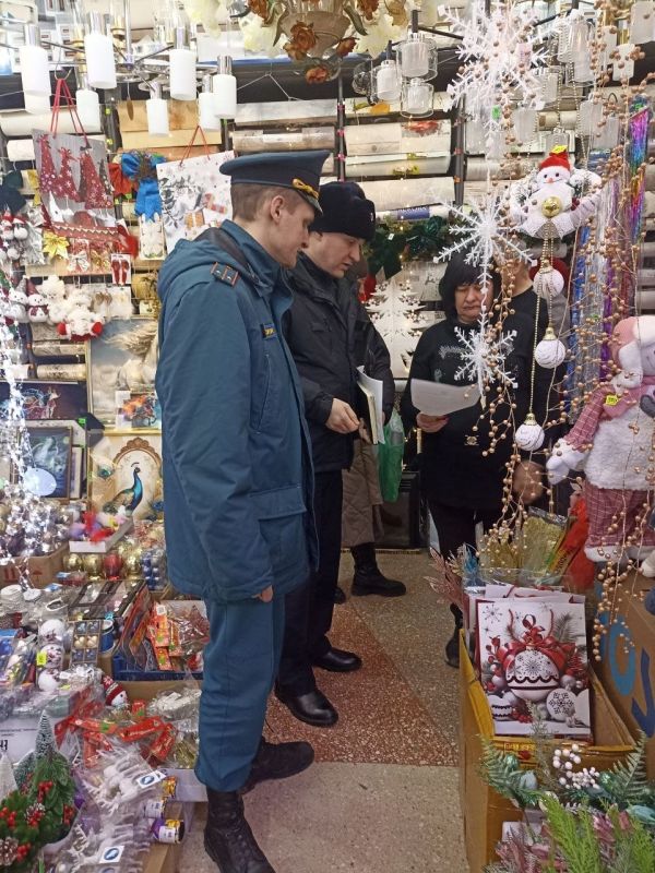 На выполнение указа Главы Луганской Народной Республики „О запрете на продажу и использование пиротехнических изделий на территории Луганской Народной Республики в период военного положения“ сотрудниками МЧС России по ЛНР... На выполнение указа Главы Луганской Народной Республики „О запрете на продажу и использование пиротехнических изделий на территории Луганской Народной Республики в период военного положения“ сотрудниками МЧС России по ЛНР...