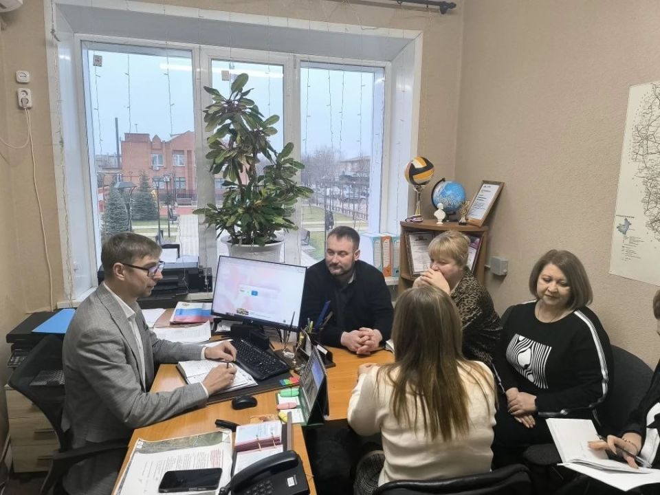 Альберт Зинченко: Сегодня заместитель Главы Станично-Луганского муниципального округа Анна Кулиш провела рабочее совещание с руководителями учреждений социальной сферы Альберт Зинченко: Сегодня заместитель Главы Станично-Луганского муниципального округа Анна Кулиш провела рабочее совещание с руководителями учреждений социальной сферы