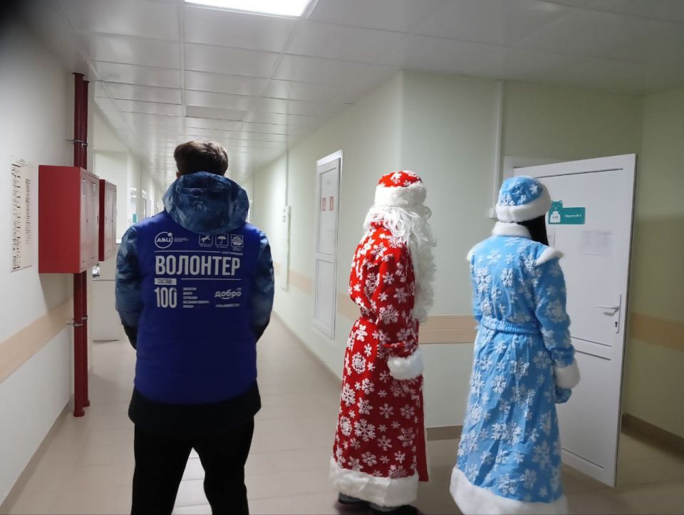 ДоброТворцы творят Добро!. ПЕРВЫЕ школьного волонтёрского отряда «Милосердие» «Станично-Луганской средней школы имени Грекова П.М», члены Станично-Луганского штаба «МЫ ВМЕСТЕ» посетили детское и хирургическое отделения... ДоброТворцы творят Добро!. ПЕРВЫЕ школьного волонтёрского отряда «Милосердие» «Станично-Луганской средней школы имени Грекова П.М», члены Станично-Луганского штаба «МЫ ВМЕСТЕ» посетили детское и хирургическое отделения...